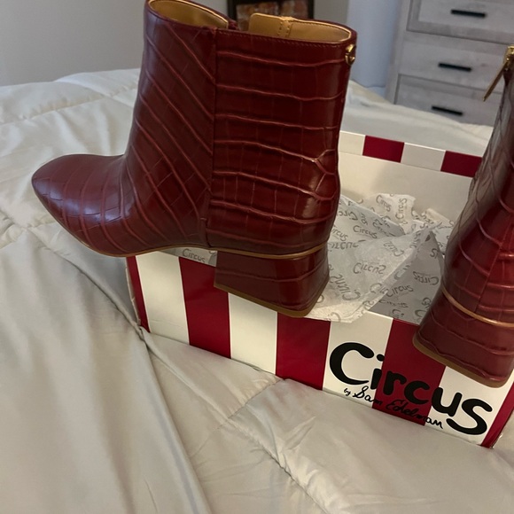 Dress Boot
Size 10
Sam Edelman - Picture 2 of 3